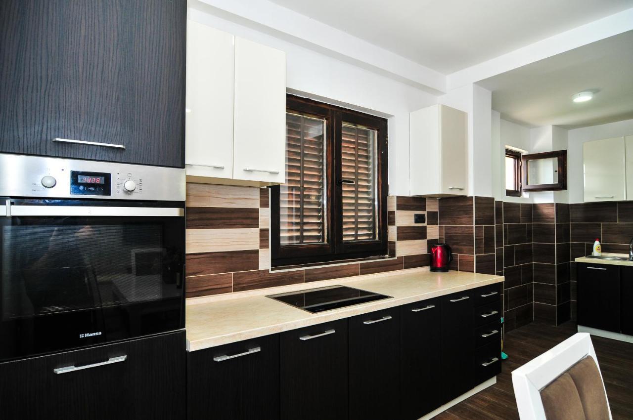 Milosavljevic Apartments Tivat Exterior photo